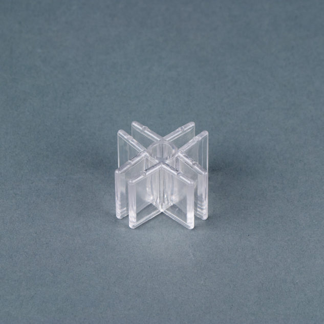 Clear Panel 90° Connector 4-way